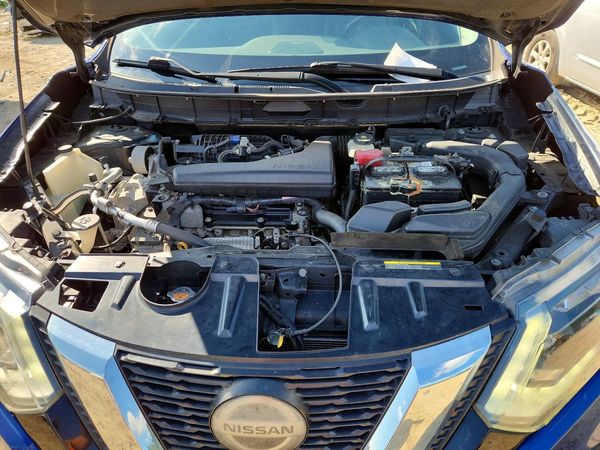 2018 NISSAN ROGUE — Engine bay