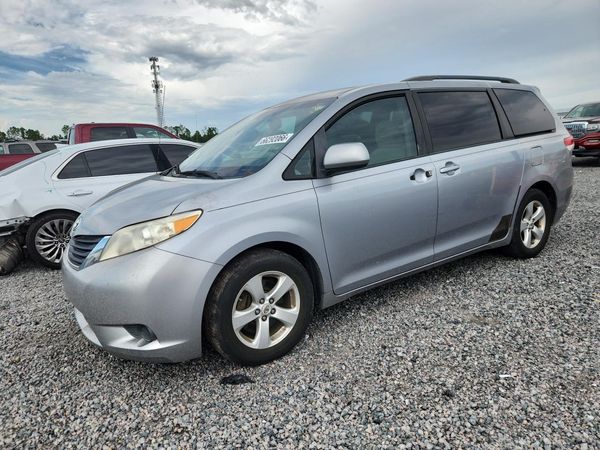 2012 TOYOTA SIENNA