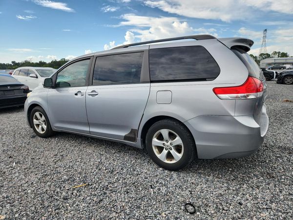 2012 TOYOTA SIENNA