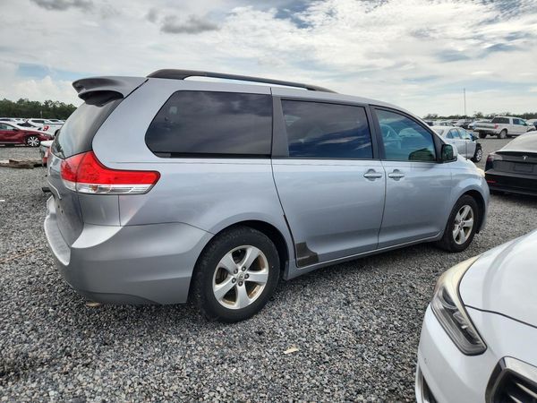 2012 TOYOTA SIENNA