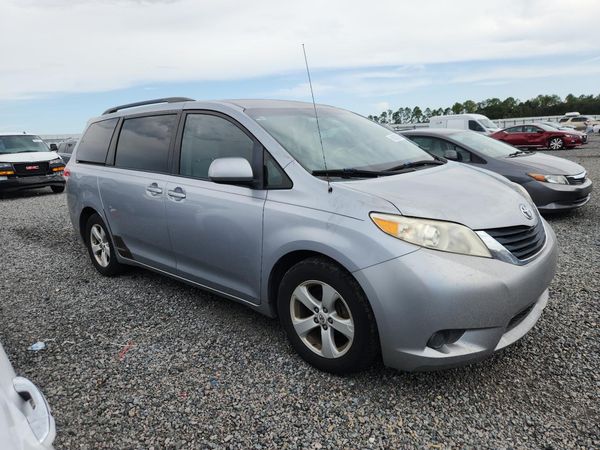 2012 TOYOTA SIENNA