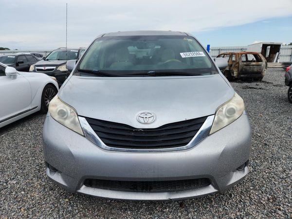 2012 TOYOTA SIENNA