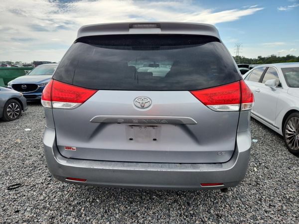 2012 TOYOTA SIENNA