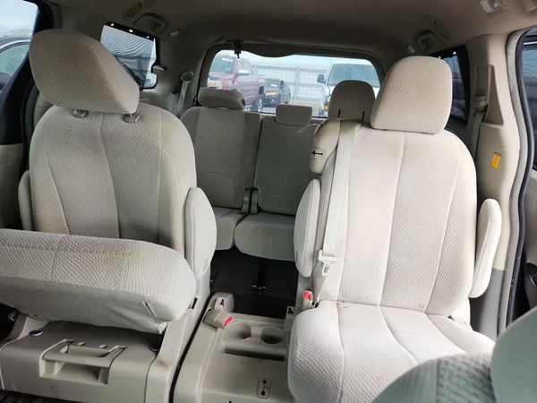 2012 TOYOTA SIENNA