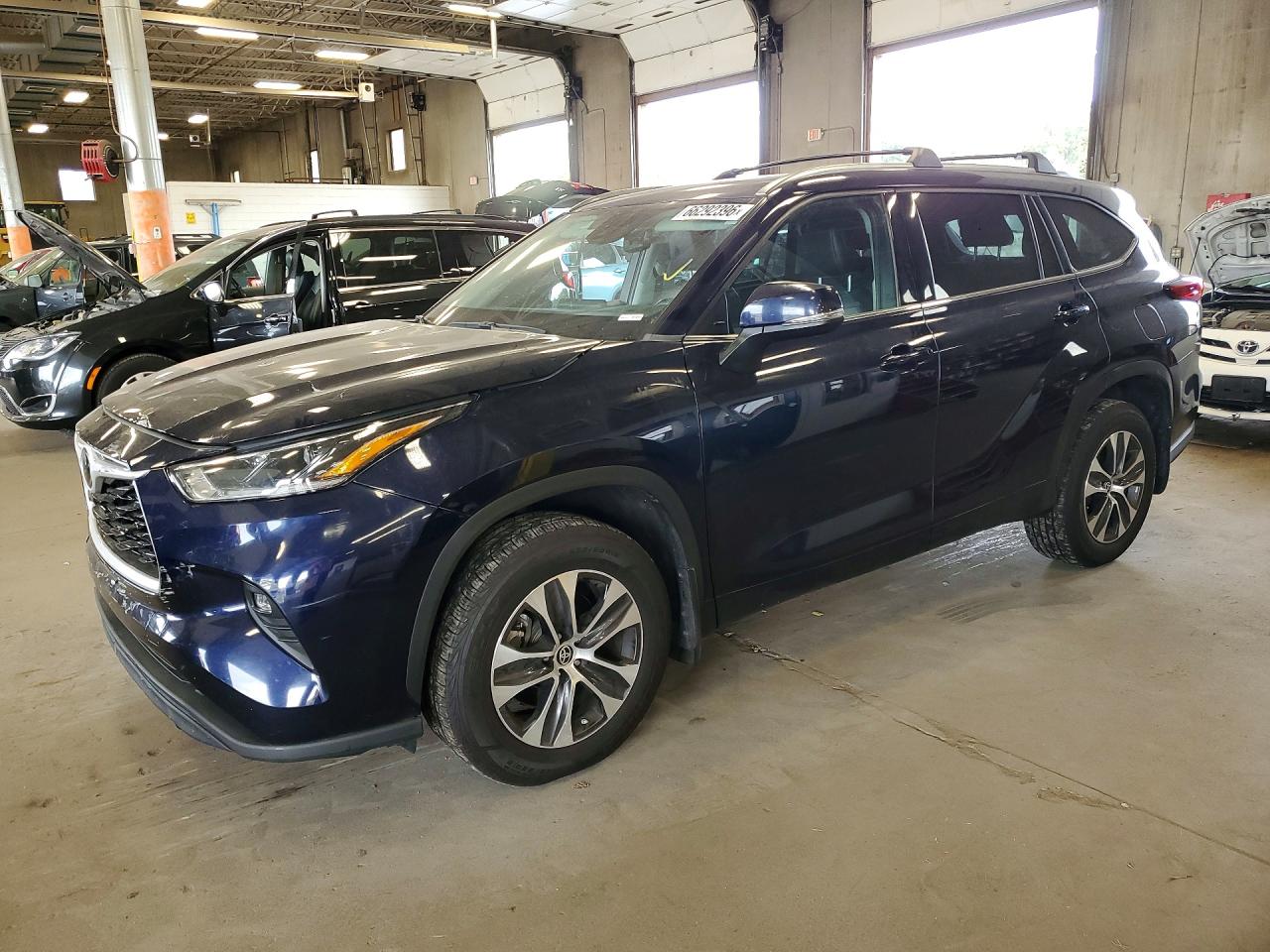 2021 TOYOTA HIGHLANDER XLE
