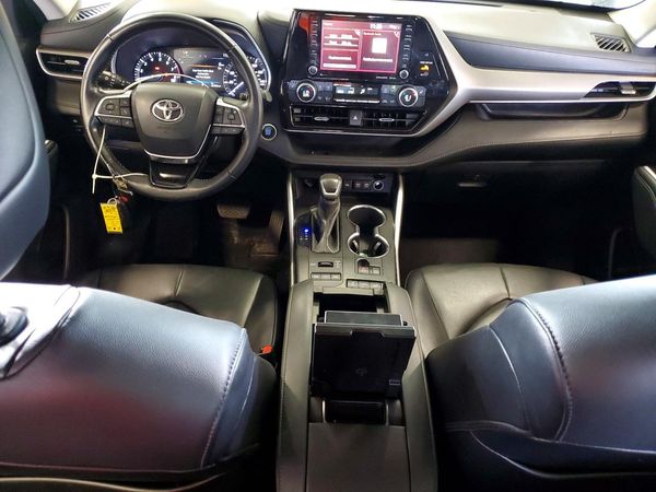2021 TOYOTA HIGHLANDER XLE