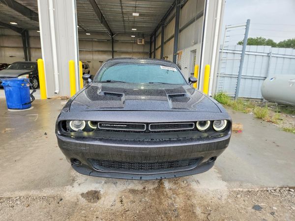 2017 DODGE CHALLENGER SXT