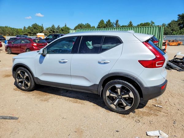 2020 VOLVO XC40