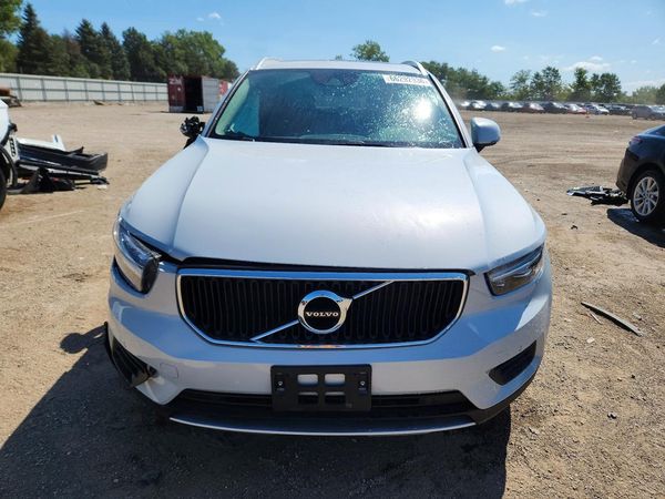 2020 VOLVO XC40