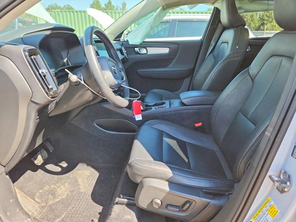 2020 VOLVO XC40