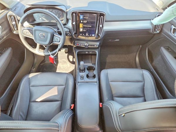 2020 VOLVO XC40
