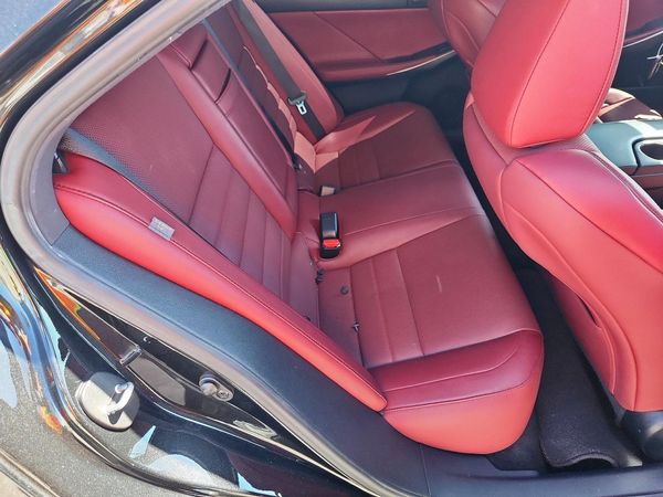 2019 LEXUS IS 300