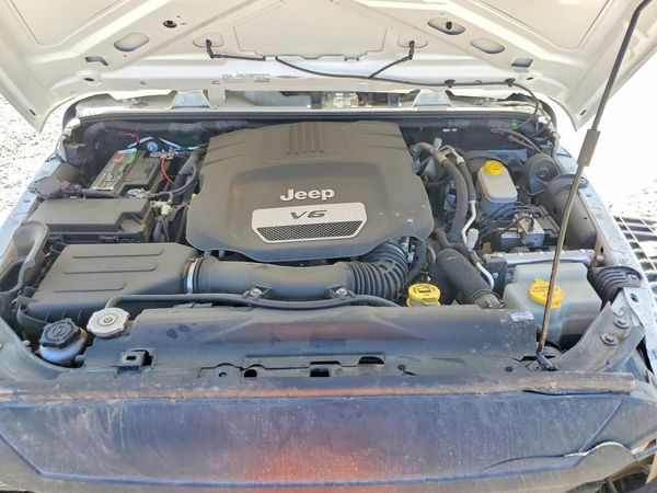 2018 JEEP WRANGLER UNLIMITED Unlimited Sport — Engine bay