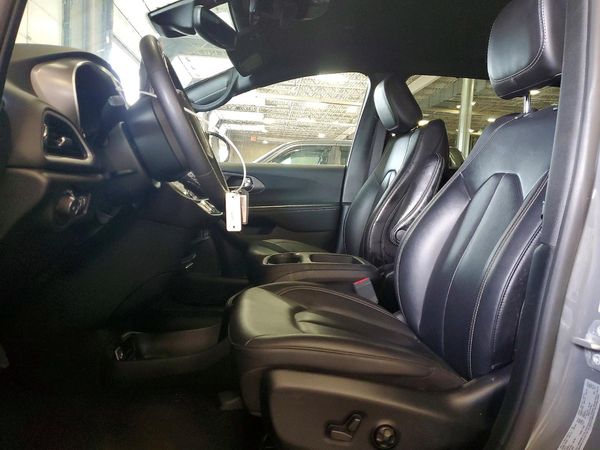 2025 CHRYSLER PACIFICA Select — DENT