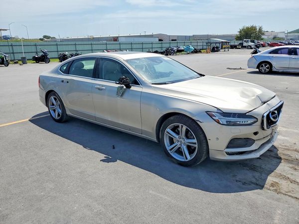 2018 VOLVO S90