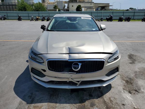 2018 VOLVO S90