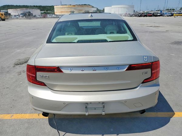 2018 VOLVO S90