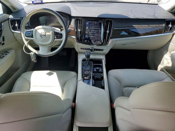 2018 VOLVO S90