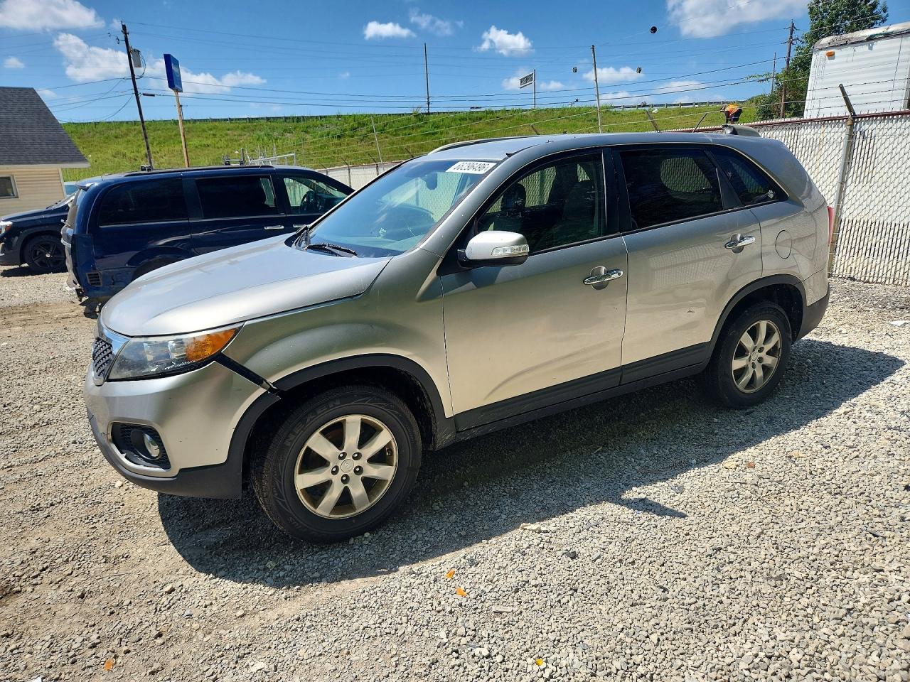 2012 KIA SORENTO GL(Middle-low grade) — Front 3/4