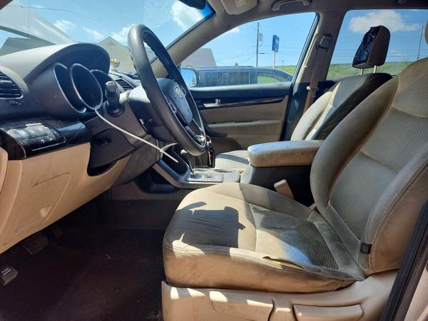 2012 KIA SORENTO GL(Middle-low grade) — DENT