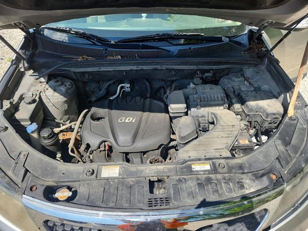 2012 KIA SORENTO GL(Middle-low grade) — Engine bay
