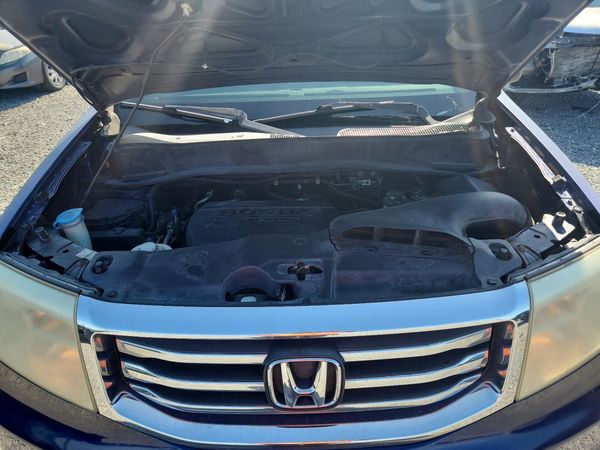 2013 HONDA PILOT LX — Engine bay
