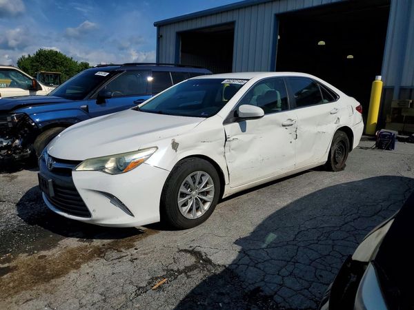 2016 TOYOTA CAMRY