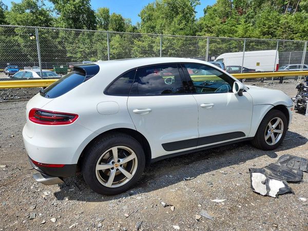 2018 PORSCHE MACAN