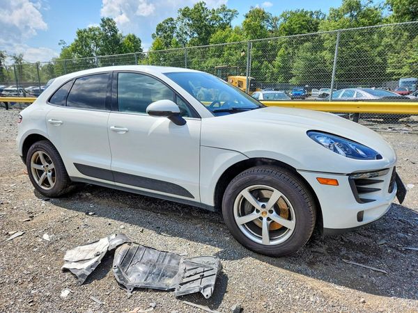 2018 PORSCHE MACAN