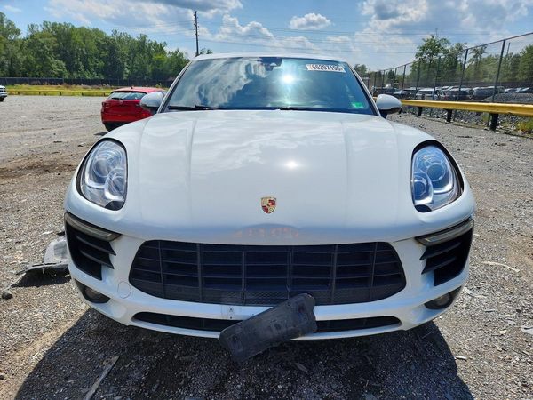 2018 PORSCHE MACAN