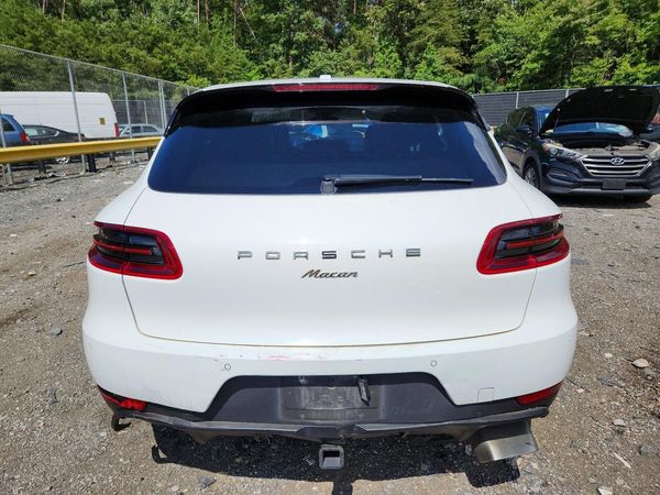 2018 PORSCHE MACAN