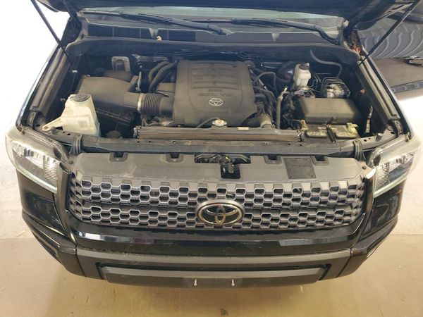 2020 TOYOTA TUNDRA SR5 Grade — Engine bay