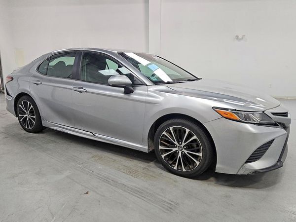 2018 TOYOTA CAMRY L/LE/SE/XLE — Passenger 3/4
