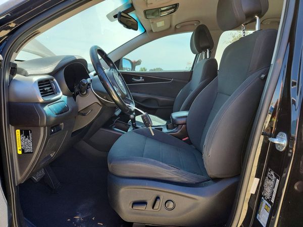 2016 KIA SORENTO L / LX — DENT