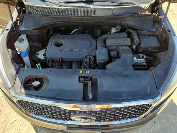 2016 KIA SORENTO L / LX — Engine bay