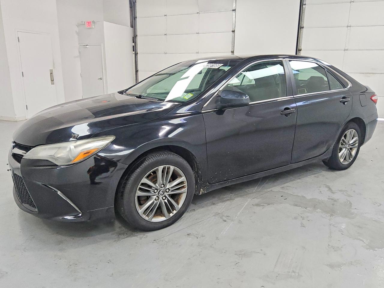 2017 TOYOTA CAMRY LE/SE/XLE/XSE — Front 3/4