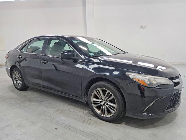 2017 TOYOTA CAMRY LE/SE/XLE/XSE — Passenger 3/4
