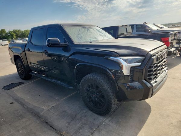 2022 TOYOTA TUNDRA SR5
