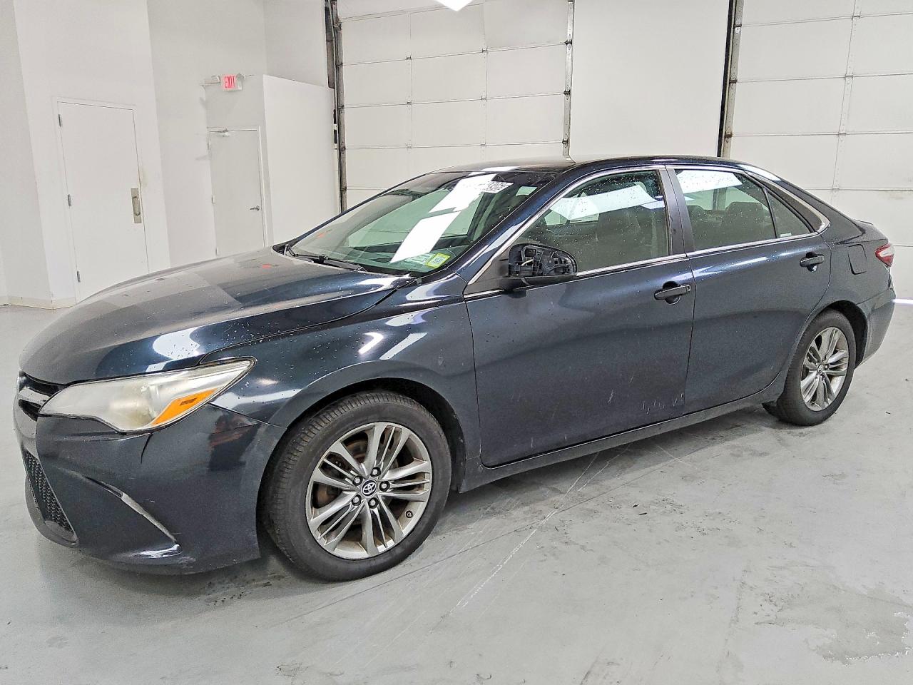 2016 TOYOTA CAMRY — Front 3/4