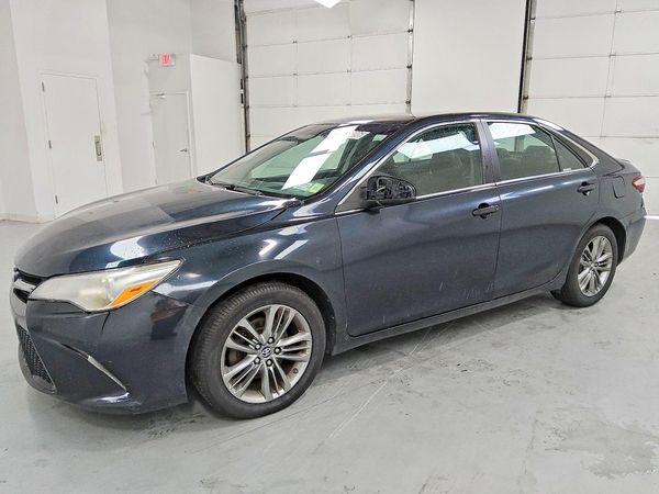 2016 TOYOTA CAMRY — Front 3/4