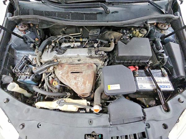 2016 TOYOTA CAMRY — Engine bay