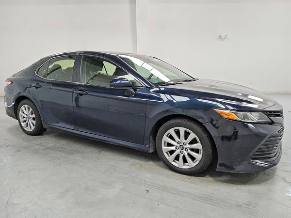 2018 TOYOTA CAMRY LE/SE/XLE/XSE — Passenger 3/4
