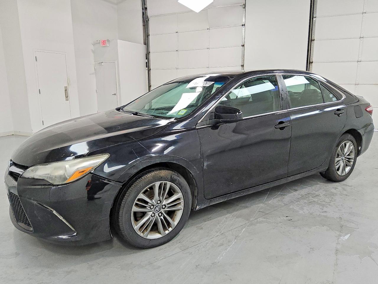2016 TOYOTA CAMRY — Front 3/4