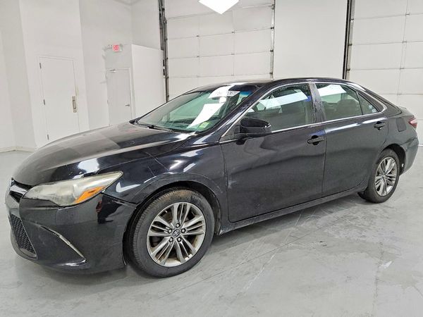 2016 TOYOTA CAMRY — Front 3/4