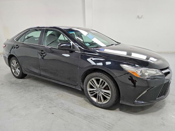 2016 TOYOTA CAMRY — Passenger 3/4