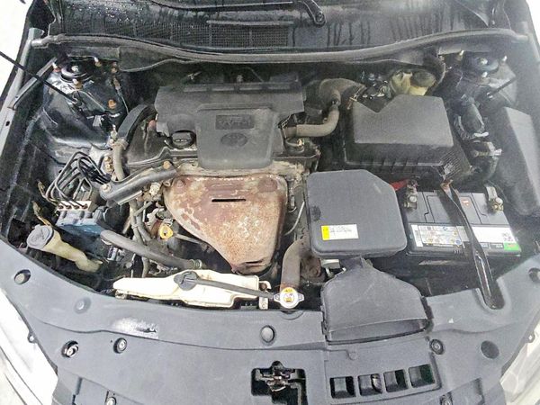 2016 TOYOTA CAMRY — Engine bay