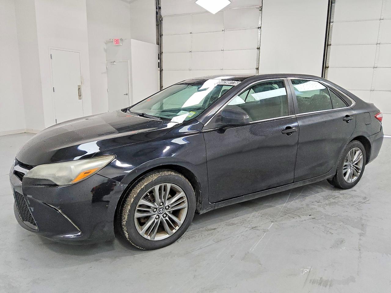 2016 TOYOTA CAMRY — Front 3/4