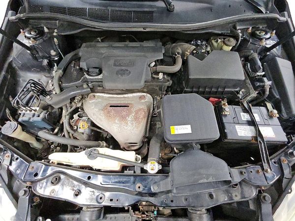 2016 TOYOTA CAMRY — Engine bay