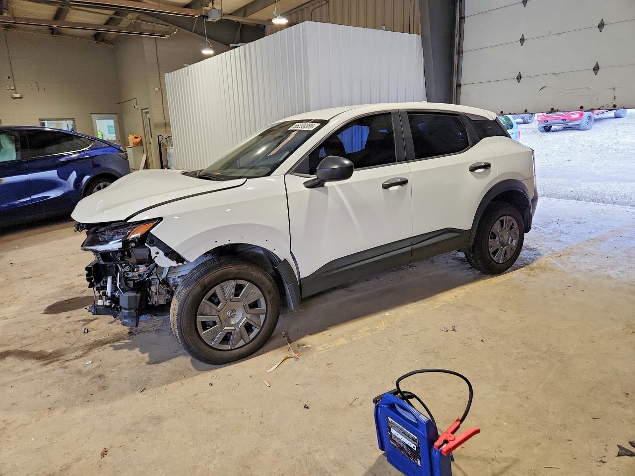 2025 NISSAN KICKS S — Front 3/4