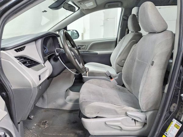 2020 TOYOTA SIENNA D grade — DENT